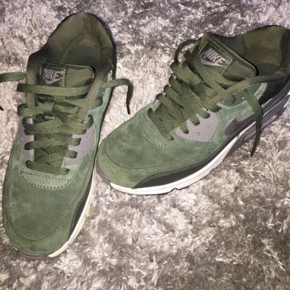 Women's Nike Air Max 90 Sneakers